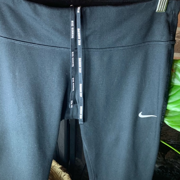 M Nike Dri-Fit black cropped fitness pants - Picture 4 of 8